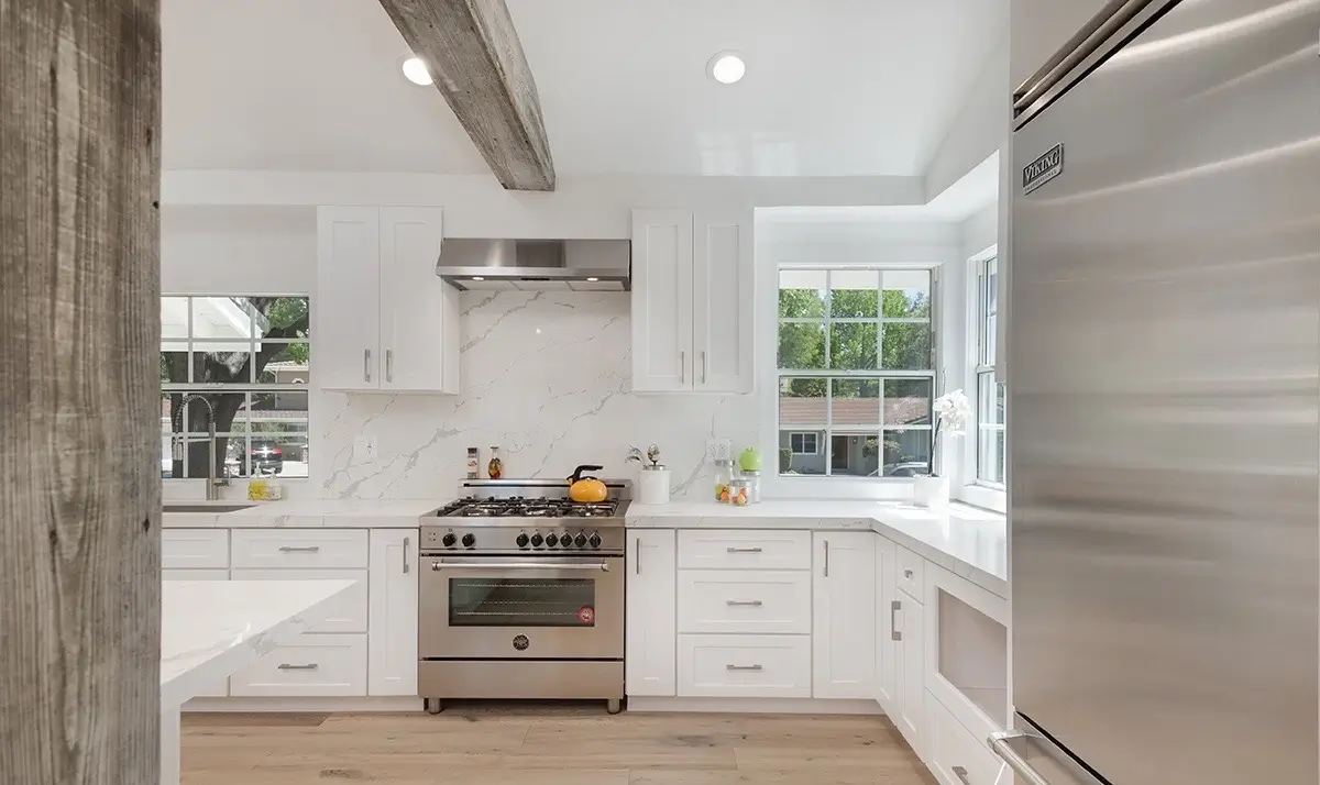 Professional-grade range with stainless hood and marble backsplash
