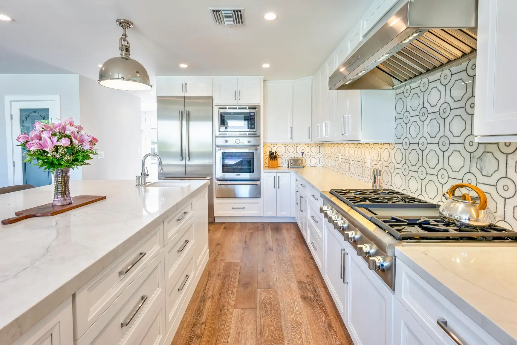 Range wall with stainless hood and patterned tile